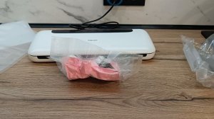 Вакуумный упаковщик DEXP DVS-120 тест с мягкой игрушкой