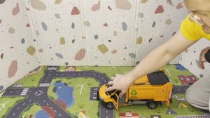 Обзор и распаковка #мусоровоз #bruder #mercedes #benz #trash #car #toy #child #мусор #бак #дети