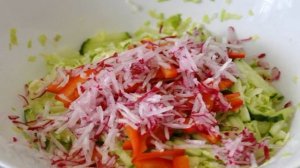 Салат из молодой зелёной капусты