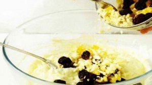 Пасха с миндалем и изюмом