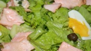 Салат из лосося горячего копчения