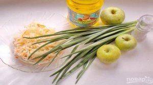 Салат из квашеной капусты с яблоками