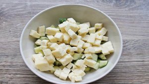 Салат с брынзой и огурцами