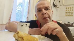мукбанг ем блинчик фаршированные творогом и запиваю травяным чаем