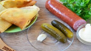 Салат с блинами и копченой колбасой