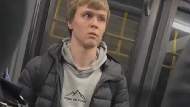 Парень из Уфы нокаутировал пьяного мигранта в автобусе и стал героем даже в Европе смотреть онлайн