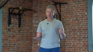 Сжатый кулак и  проникающая сила удара .