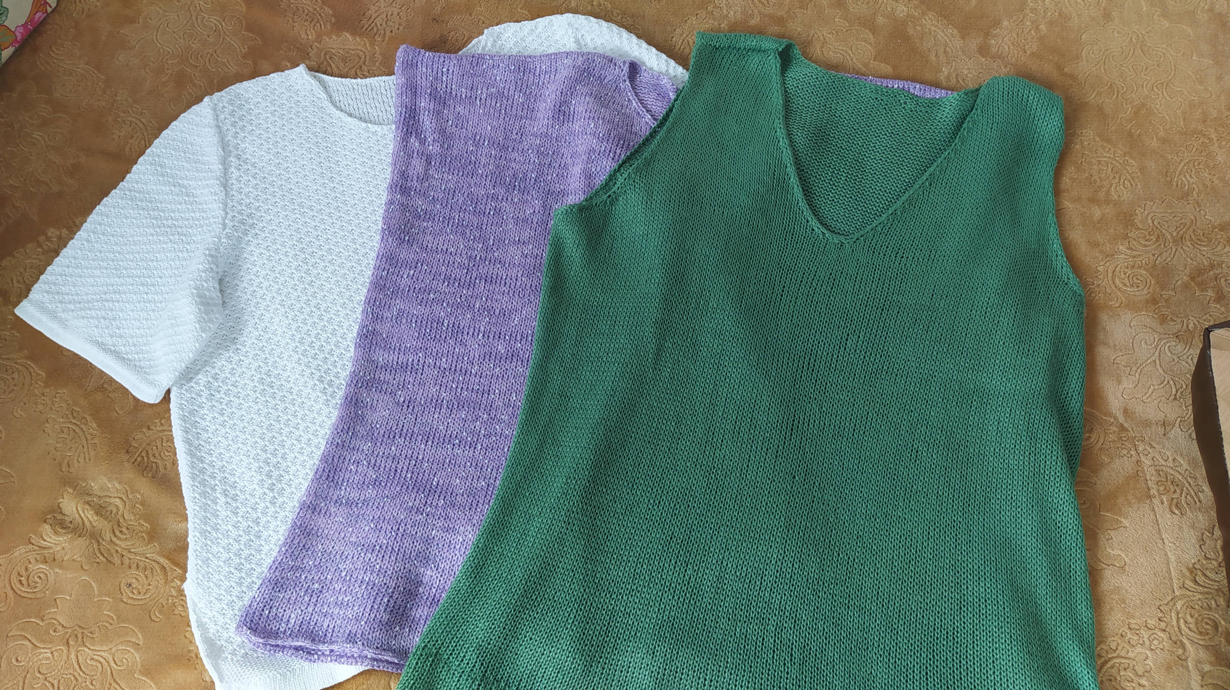 НУ ВОТ НАВЯЗАЛА СРАЗУ  ТРИ ФУТБОЛКИ.( архив)