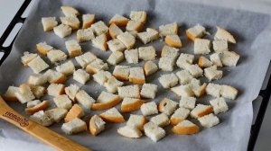 Салат из куриной грудки с сухариками