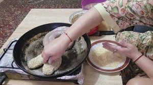 пшеничная каша с овощами.колбаса собственног производства-жареная. печеночные котлеты.филе птицы по