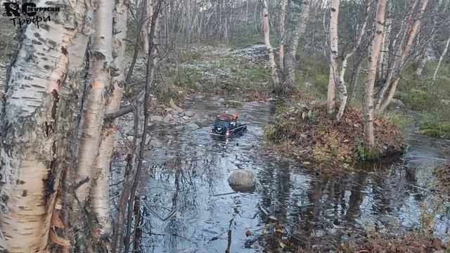 TRAXXAS TRX4 Ford Bronco 79s`against ice