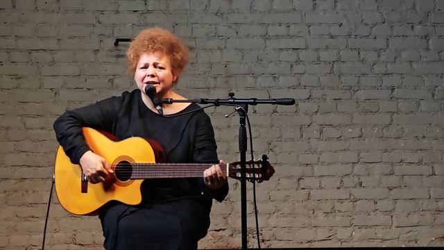 Людмила Катерисова - "Крупица" музыка и стихи Евгения Бачурина"