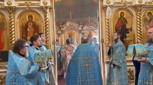 Митрополит Игнатий совершил Божественную литургию в Свято-Троицком кафедральном соборе г.Энгельса