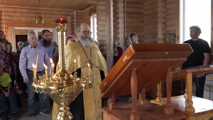 Первая служба прошла в храме с иконами, расписанными в технике горячей эмали