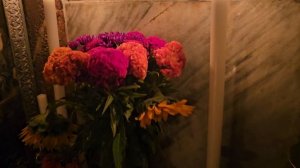 Наши цветы стоят на Гробе Господнем в святой Кувуклии - к празднику Киприана и Иустинии