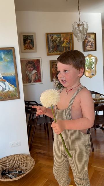 А белый лебедь на пруду качает павшую звезду смотреть онлайн