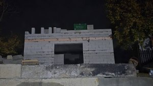 ЩЁЛ КАКОЙ ТО ДЕНЬ НАШЕЙ СТРОЙКЕ ПРОДОЛЖАЮ КЛАДКУ БЛОКОВ #стройка #строюдом #домснуля