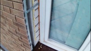 Делаем откосы на окнах и доделываем кирпичную стену