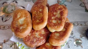 Пирожки "лапти" с капустой.