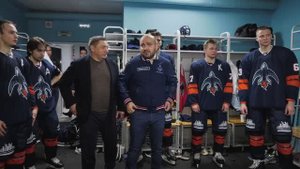 Хоккей в п. Усть-Кинельский. Губернатор