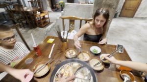 Китайское кафе в бухте Дадунхай, готовим кушать сами. Октябрь 2025.