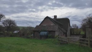 Спокойная прогулка Ранним утром по Древнему историческому району Эйвбери Труслоу