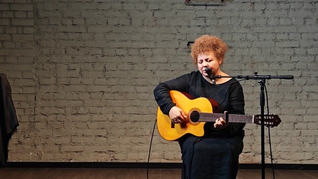 Людмила Катерисова - "Мячик" музыка и стихи Евгения Бачурина