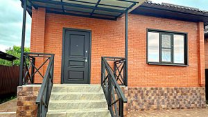 Отличный дом 110 кв.м. 4 сотки 3 комнаты евроремонт. Краснодарский край, город Армавир.