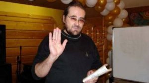 Сергей Овчинников читает свои стихи. Иметь должна одна лишь ты