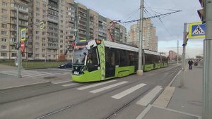Трамваи "Чижик". Перекрёсток Энтузиастов и Наставников. Октябрь 2025.