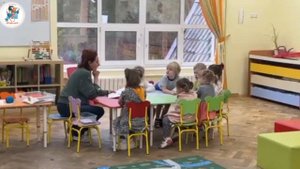 Занятие в группе с логопедом