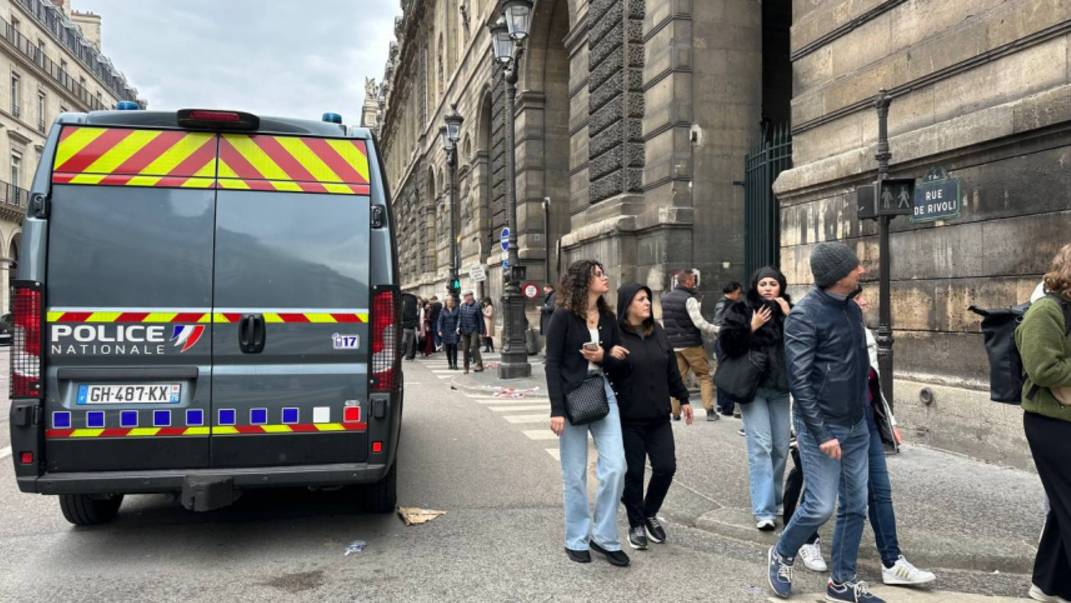 Под носом у охраны и туристов: как воры обчистили Лувр в лучших традициях кино за 4 минуты