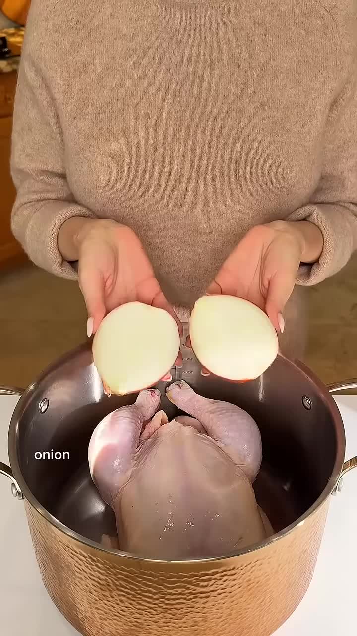 Homemade Chicken Bone Broth (Immunity, Gut Health & Skin Glow) Step-by-step recipe in description 👇 смотреть онлайн