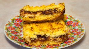 Насыпной пирог с творогом и клубничным джемом , шо пахнет вкусно, а естся счастливо ! 🍽️