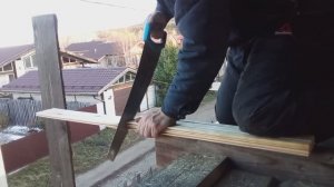 Нужно сделать черновой потолок и стенывторого этажа, а на улице уже прохладно.