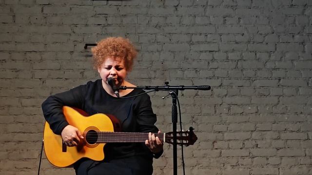 Людмила Катерисова - "Сизый лети голубок" музыка и стихи Евгения Бачурина"