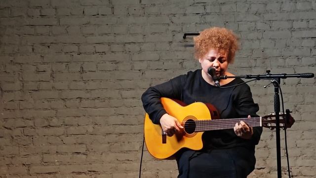 Людмила Катерисова - "Шахматы на балкон" музыка и стихи Евгения Бачурина"