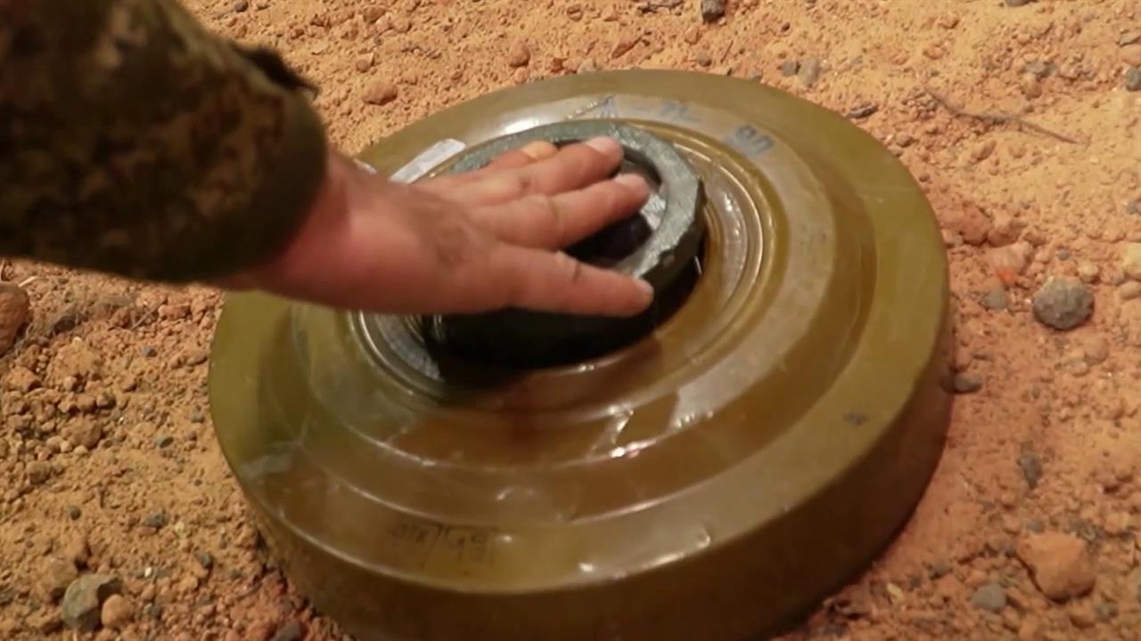 В специально созданном центре в ДНР военных обучают хитростям и секретам саперного дела