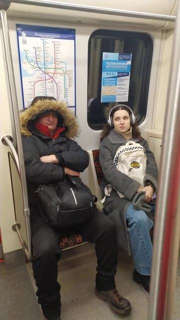 Спящий Рыцарь и Бодрствующая Красавица - мгновение жизни в вагоне метро