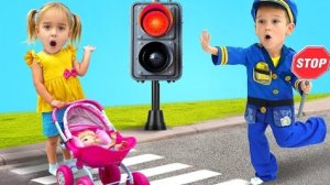 Дети изучают правила безопасности на дороге и правила дорожного движения!