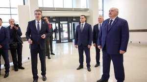 Президенту показали класс робототехники