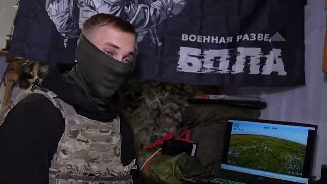 Расчеты ударных дронов крымских десантников уничтожили боевую бронированную машину противника. смотреть онлайн