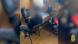 Армавирские полицейские задержали краснодарского курьера, забравшего у пенсионерки 2,6 млн рублей