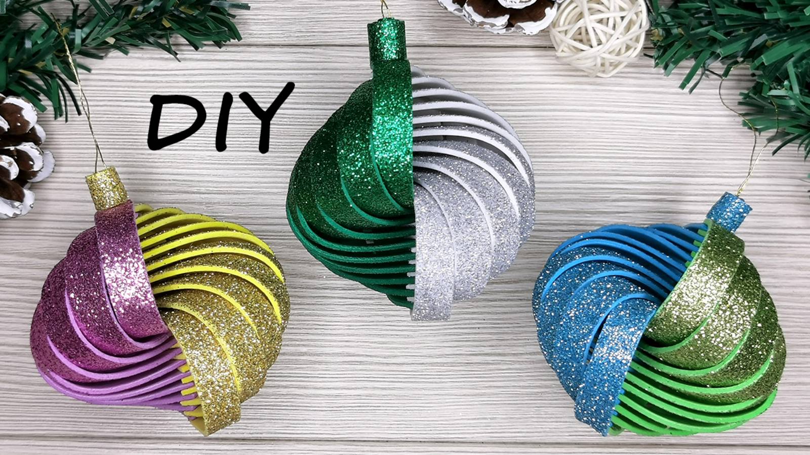 Из полосок фоамирана новогодняя игрушка на ёлку своими руками. Мастер-класс новогодний