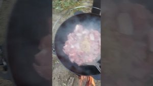Во дворе на огне,  плов на выезде 🍚🥕😋