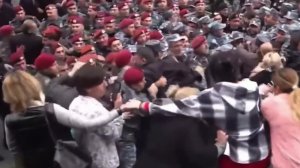 В Гюмри произошли столкновения участников акции в поддержку мэра с полицией
