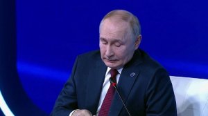 «Кокошники вместо чужих трендов!»: Путин похвалил российских девушек за патриотизм