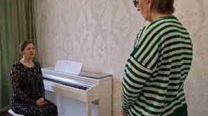 Что делать,  если голос не слушается по утрам, а петь надо рано