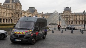 Грабителям в Лувре понадобилось всего 7 минут. Подробности самого дерзкого ограбления