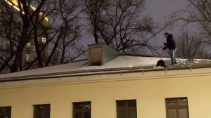 Уборка снега с кровли